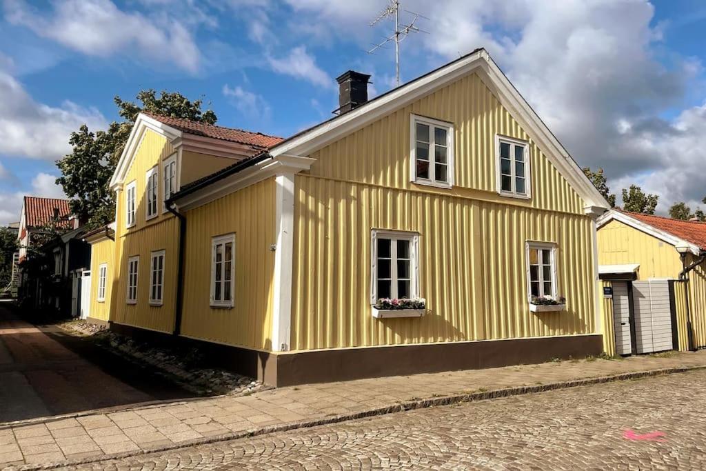 Central Laegenhet I 1700-Talshus Västervik Exterior foto