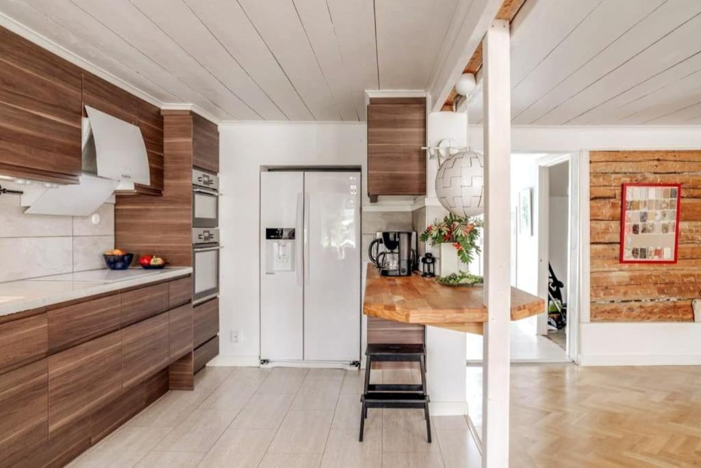 Central Laegenhet I 1700-Talshus Västervik Exterior foto